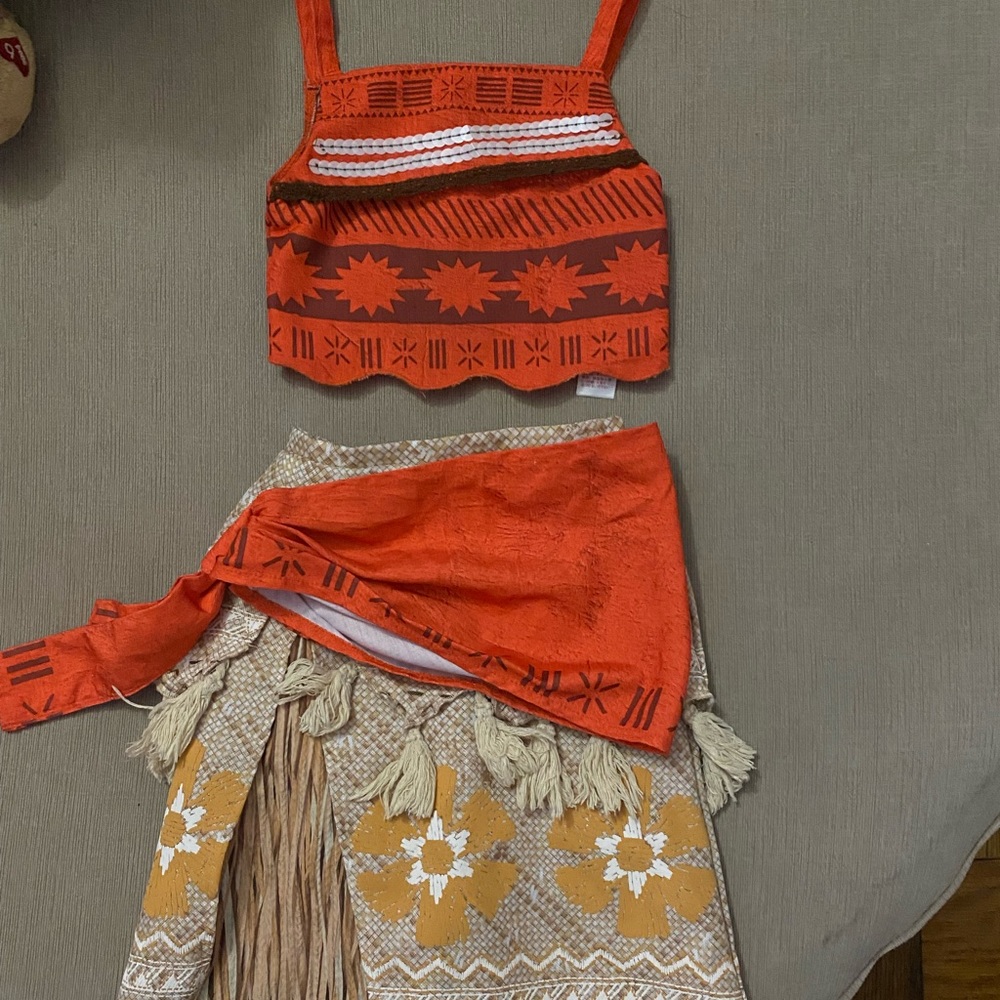 MOANA Disney Costume - Kids. Size 4.